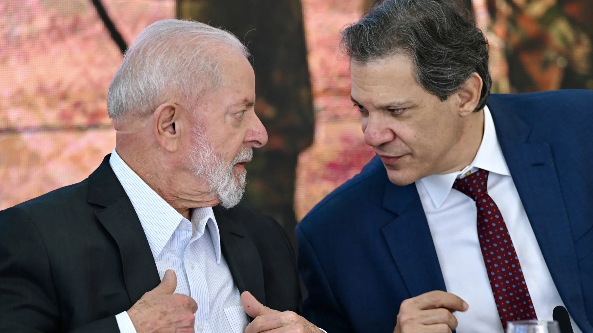 Lula defende Haddad, diz que aumento do IOF é justo e que não dá para ceder sempre