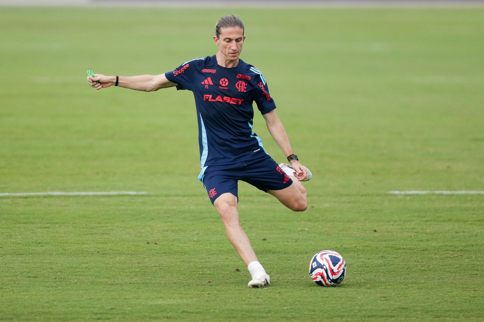 Filipe Luís faz mistério sobre escalação do Flamengo contra o Chelsea