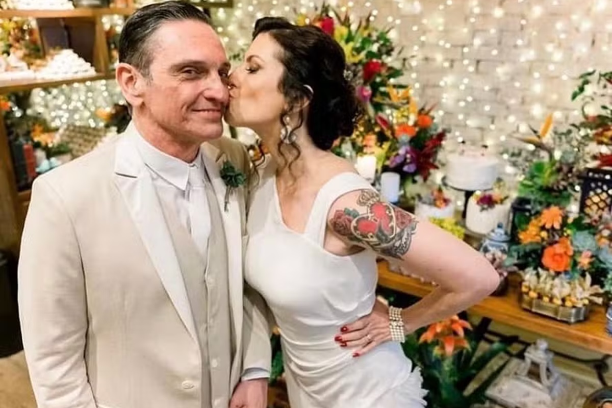 Paulo Miklos, do Titãs, anuncia fim do casamento com Renata Galvão