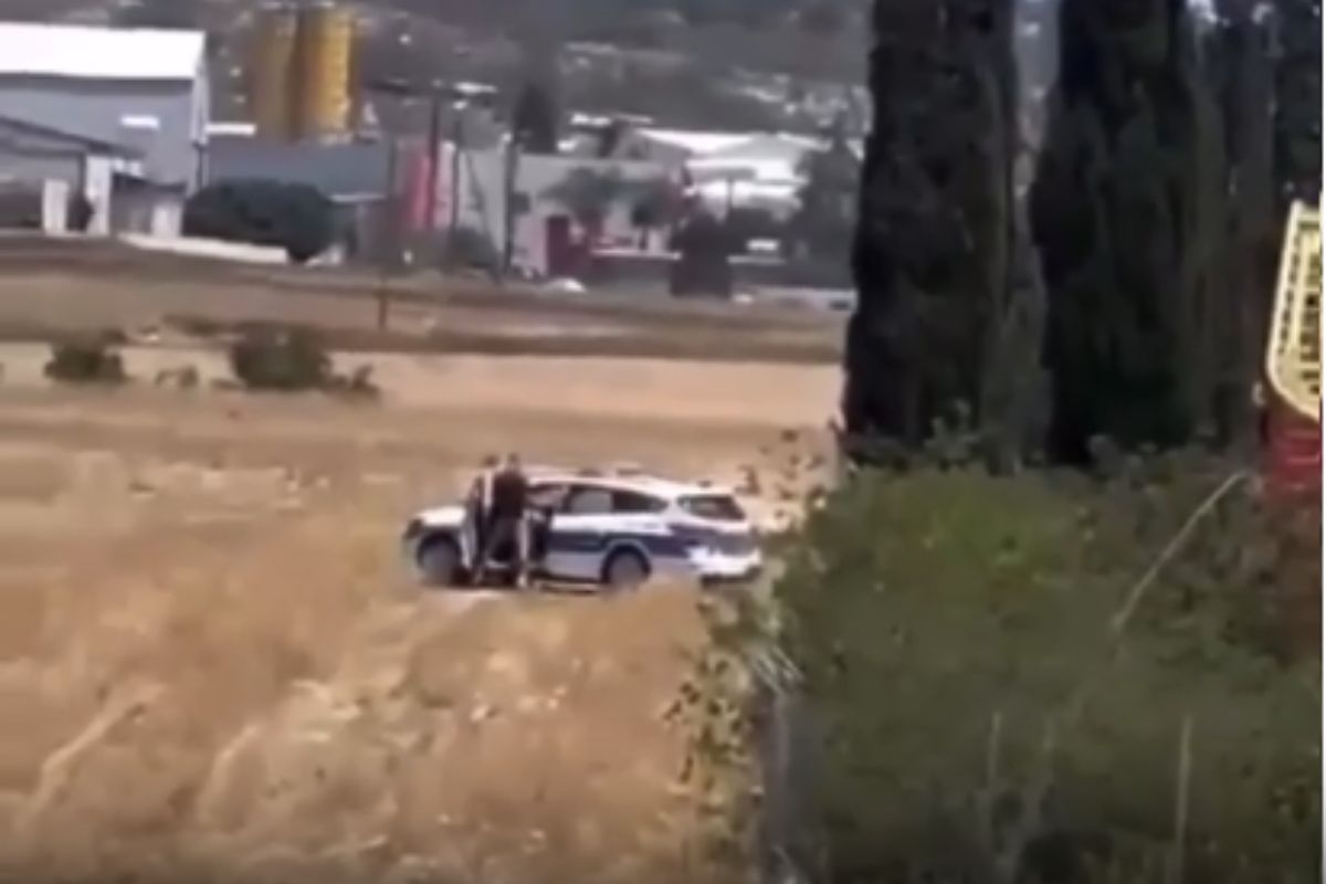 Vídeo: policiais são flagrados fazendo sexo dentro de viatura
