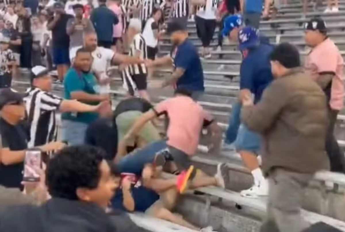 Vídeo: torcedores de Botafogo e PSG brigam durante jogo do Mundial