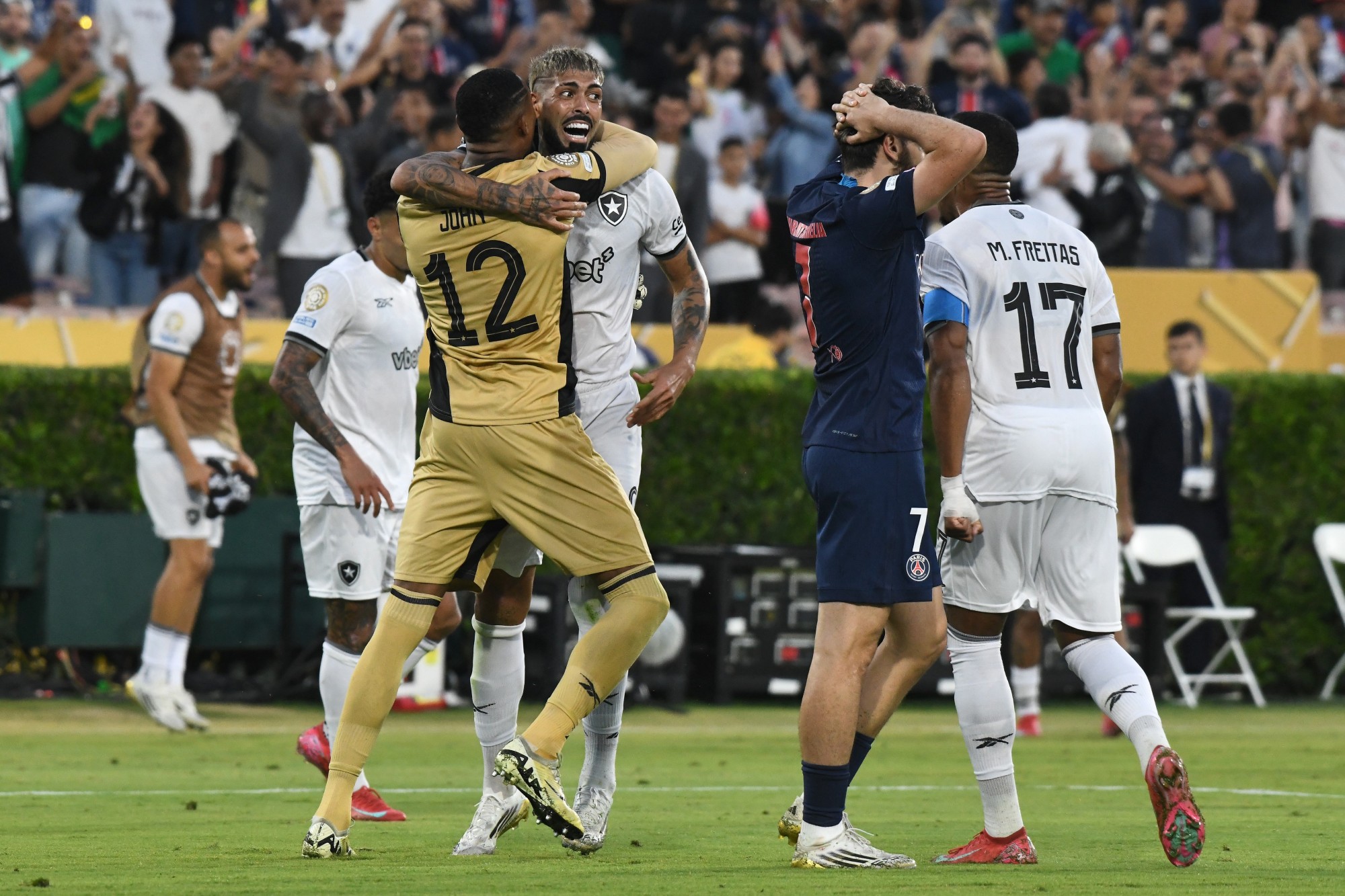 Técnico do PSG exalta Botafogo: “Time que melhor se defendeu de nós”