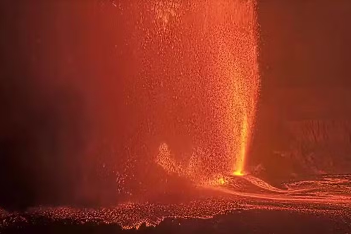 Vídeo: vulcão entra em erupção no Havaí com jatos de lava de 300 m