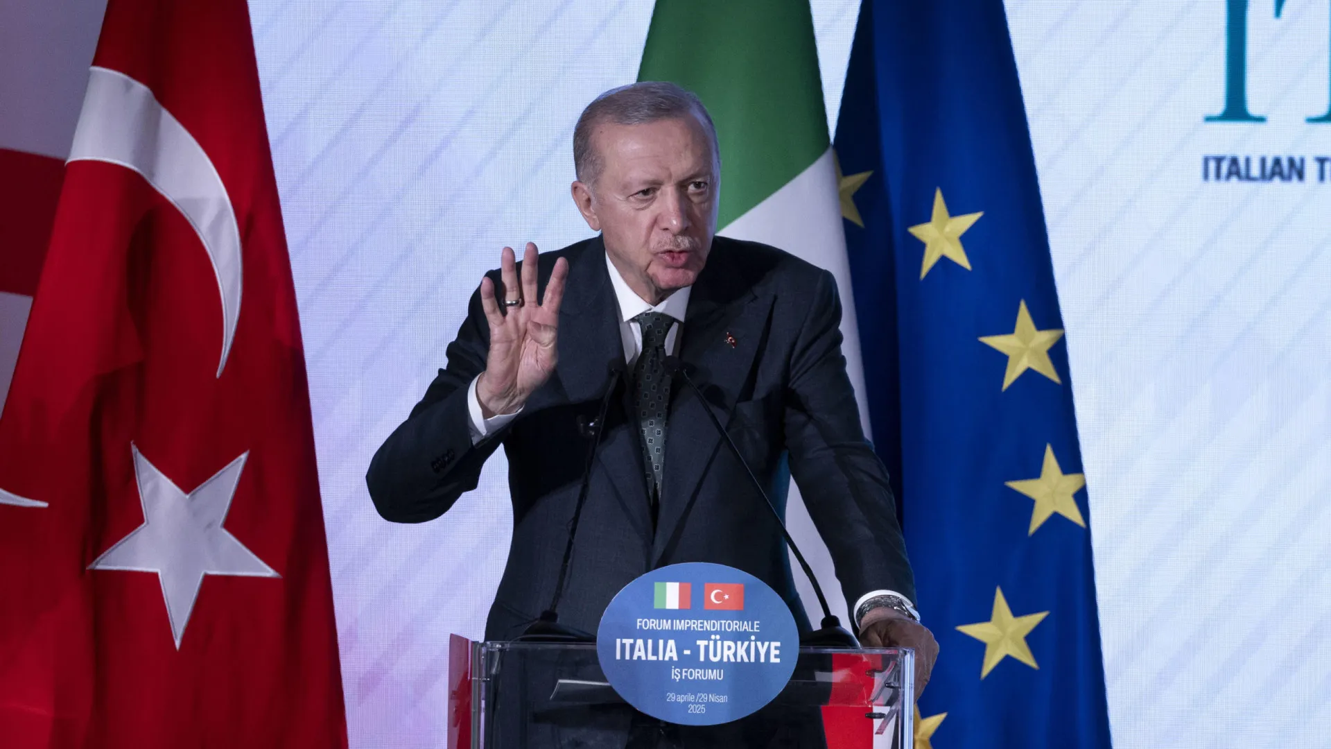 Erdogan avisa: Ofensiva israelense deve criar onda de migração na Europa