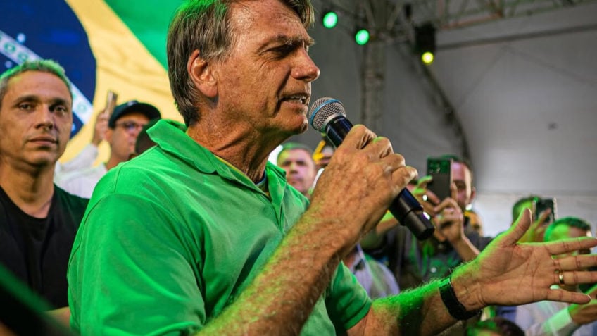 Bolsonaro passa mal em Goiás durante compromisso político