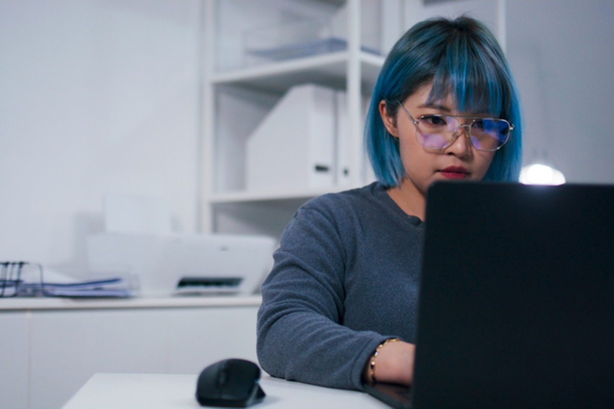 IA: escrever texto com ChatGPT faz mal ao cérebro, sugere estudo