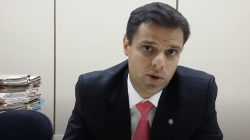 Saiba quem é o juiz que será investigado por Moraes