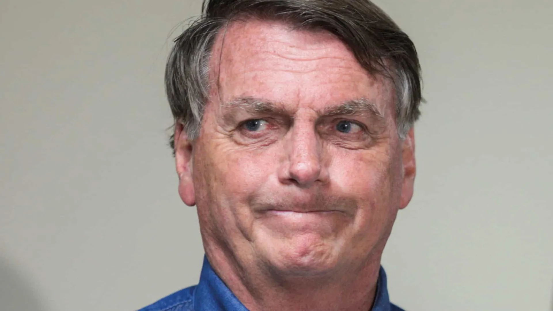 Antes de passar mal, Bolsonaro e apoiadores ganharam churrasco em frigorífico
