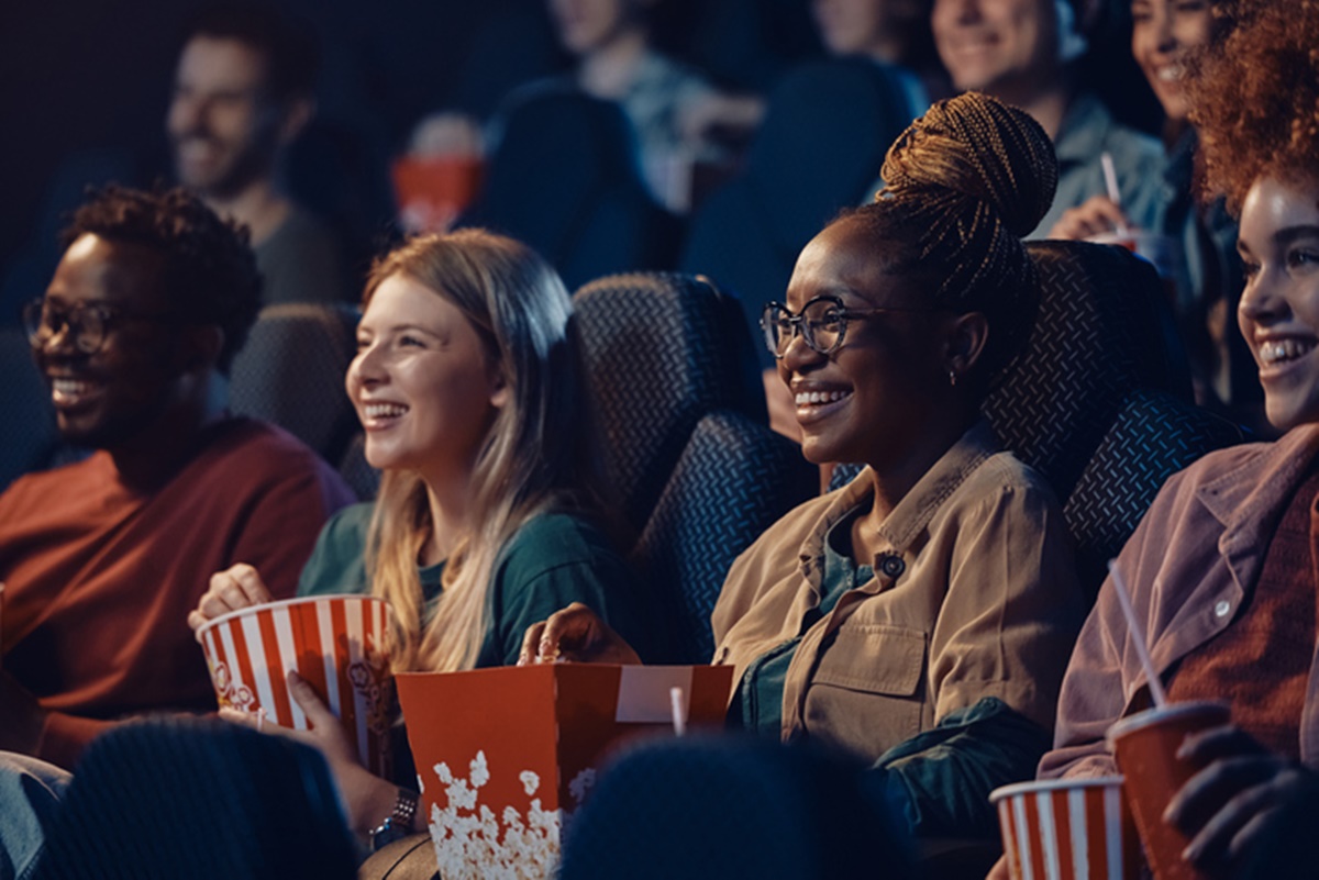 Ir ao cinema faz bem para a saúde mental. Confira 5 benefícios