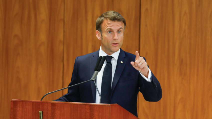 Irã nunca deveria adquirir armas nucleares, diz Macron