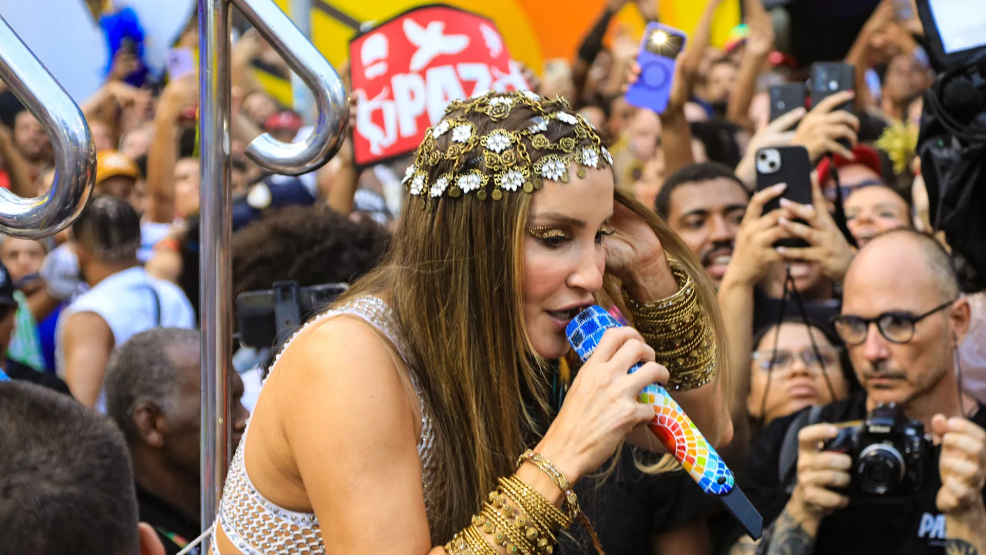 Claudia Leitte passa recado 'evangélico' aos gays e gera nova polêmica