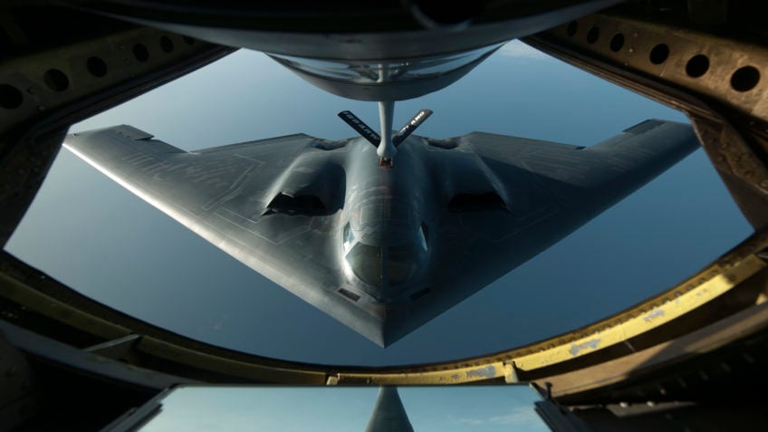 Conheça o B-2, avião usado pelos EUA para atacar o Irã
