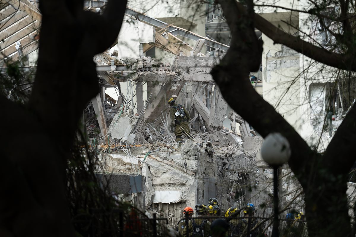 Irã lança mísseis sobre Israel em retaliação a bombardeios dos EUA