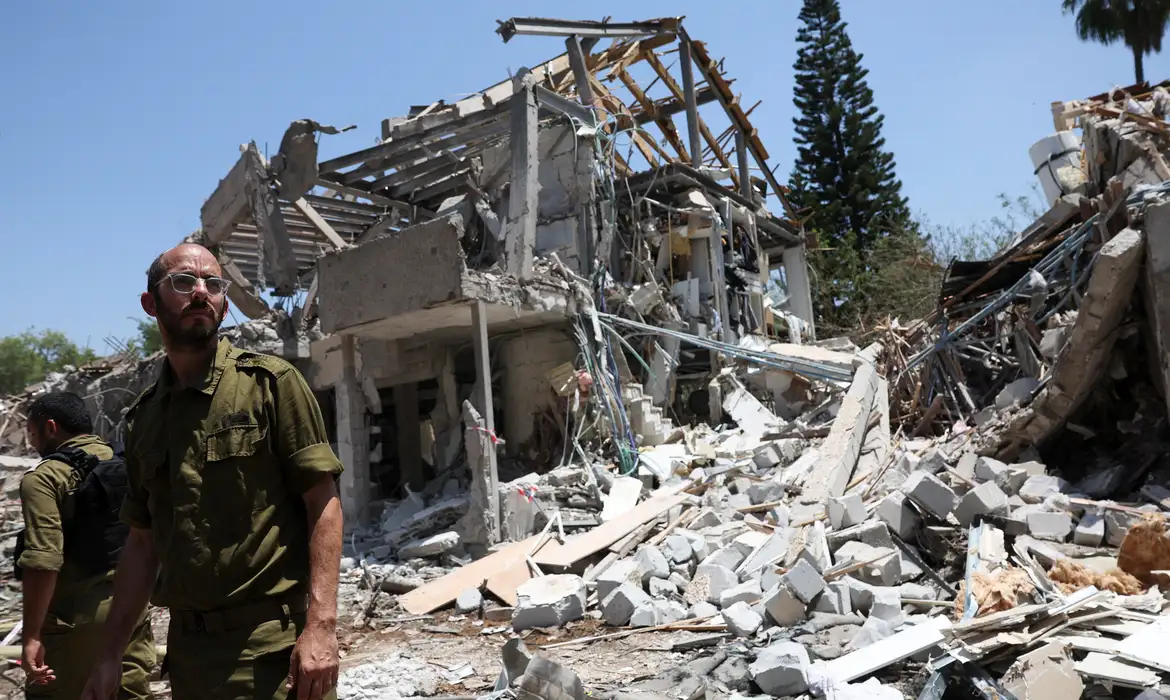 Após ataque dos EUA, Irã lança mísseis contra cidades israelenses