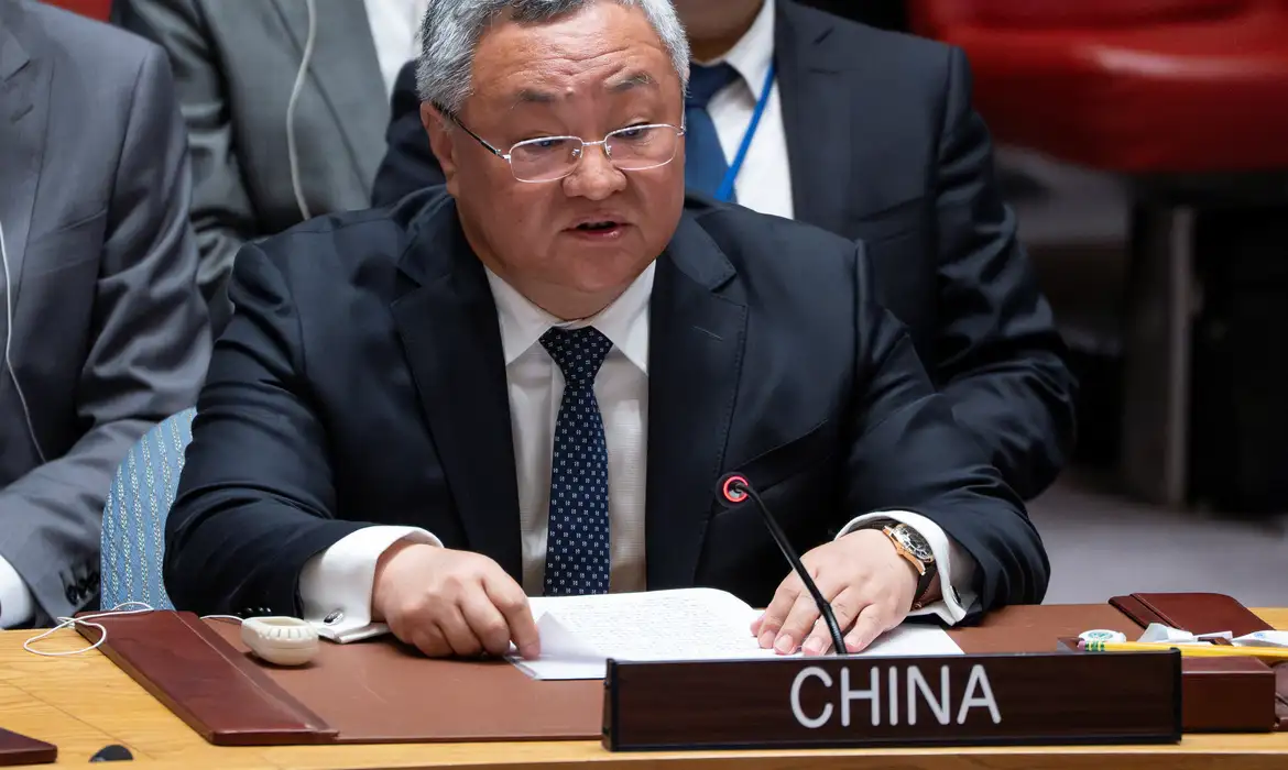 China pede cessar-fogo imediato no Irã e fim do uso da força