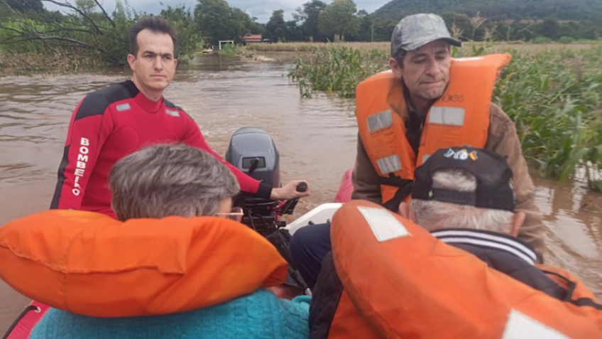 Sobe para 4 o número de mortos por chuvas no RS