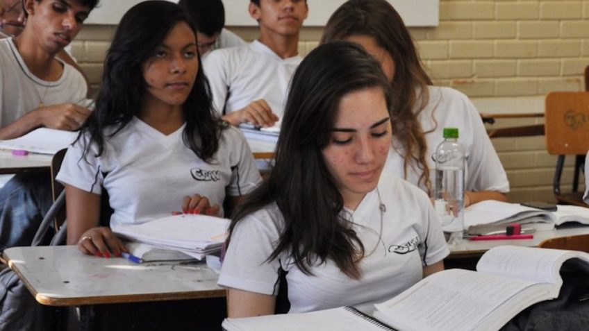 Parcela do incentivo frequência do Pé-de-Meia cai nesta 2ª feira
