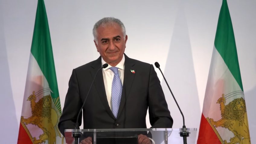 Príncipe herdeiro se oferece para liderar transição no Irã