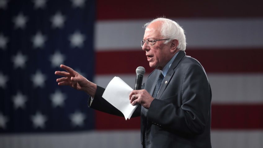 Sanders compara ataque ao Irã às guerras do Vietnã e do Iraque