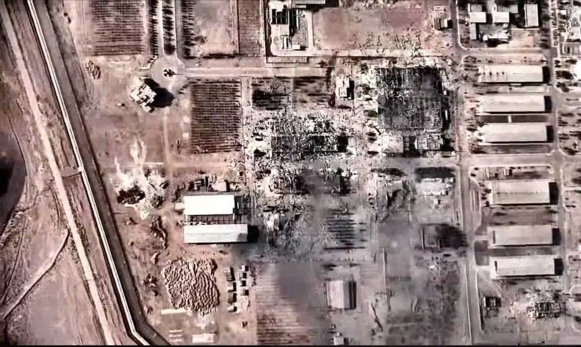 Israel ataca prisão em Teerã; Irã lança 21ª onda de mísseis balísticos