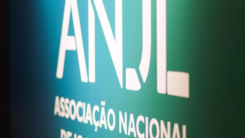 Bets processam associação de supermercados por "notícia falsa"