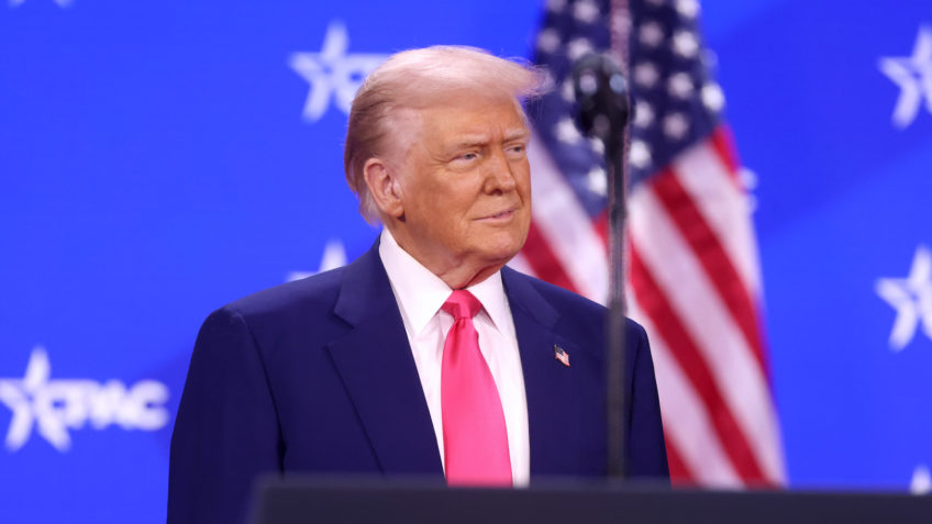 Trump ironiza e agradece o Irã por avisar sobre ataque