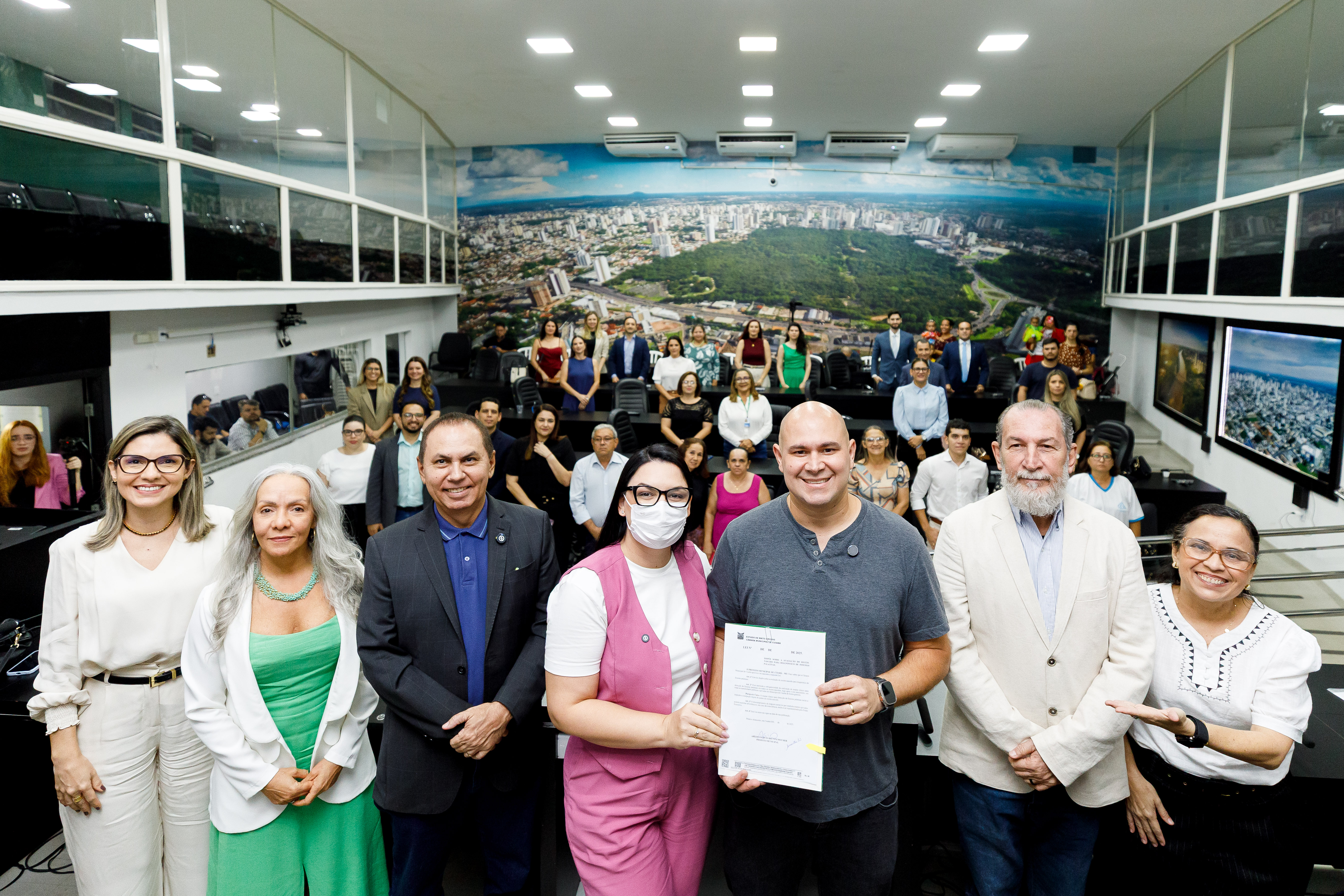 Prefeito sanciona lei e debate fissuras palatinas em audiência pública na Câmara