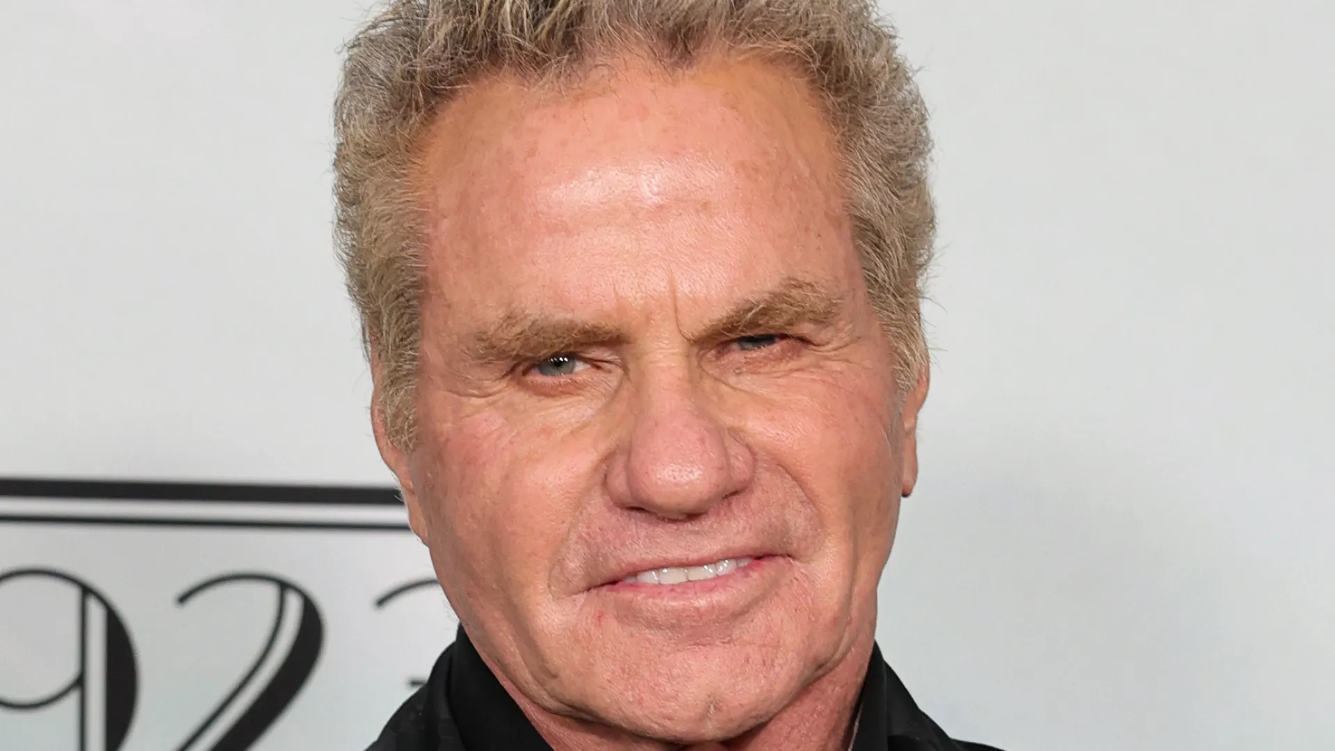 Martin Kove, de 'Karatê Kid', é retirado de evento após morder atriz