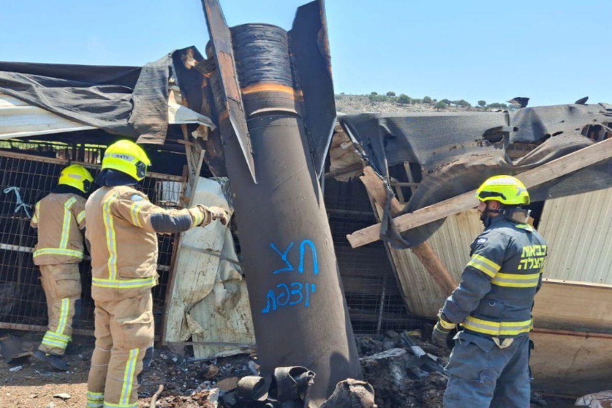 Israel mostra imagem de foguete disparado pelo Irã durante cessar-fogo