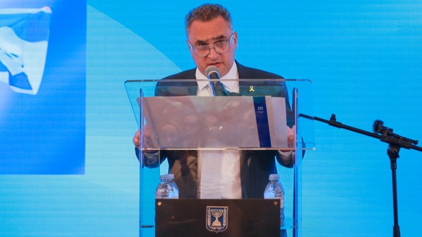 Israel mata 14 cientistas do programa nuclear iraniano