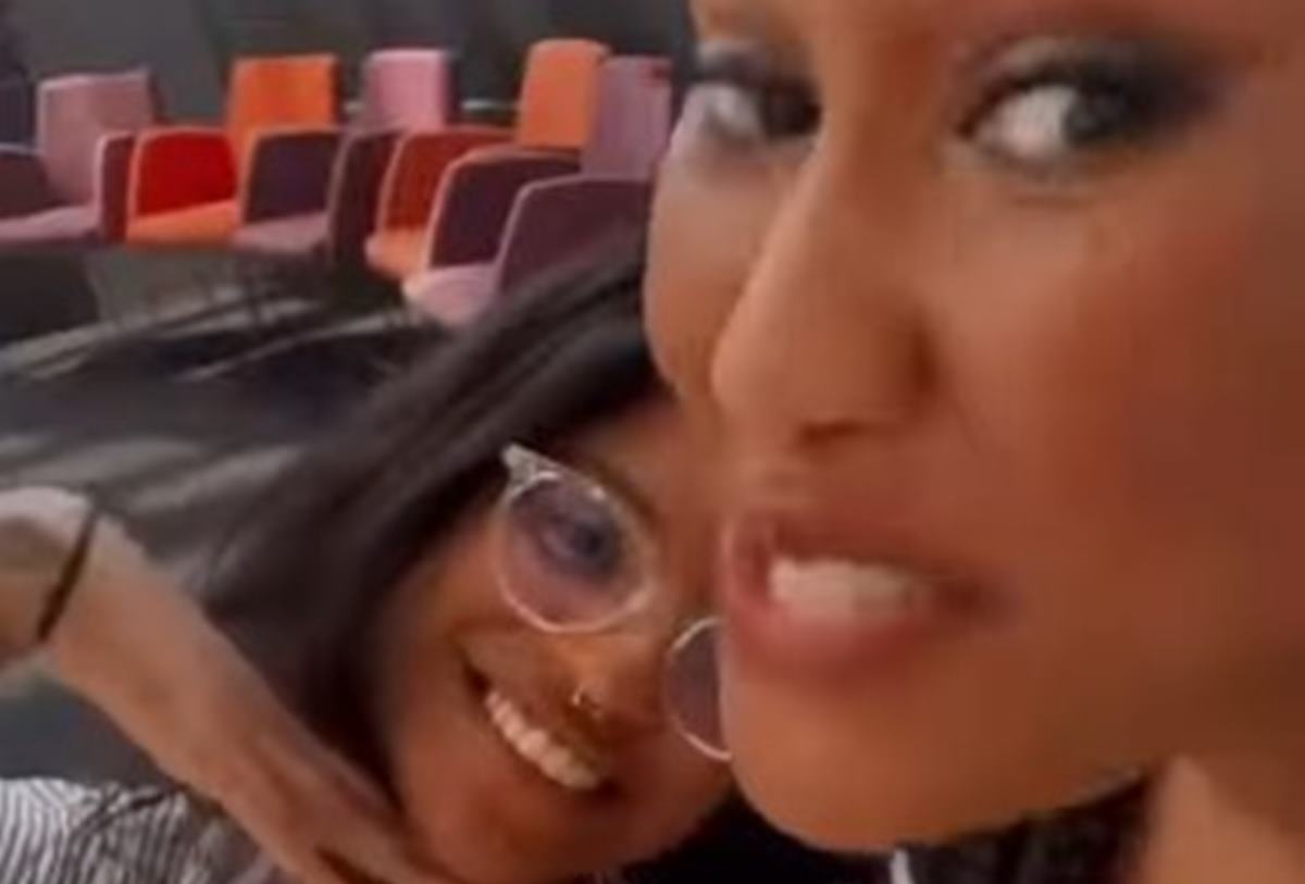 Atriz posta vídeo com Juliana Marins e lamenta a morte da jovem