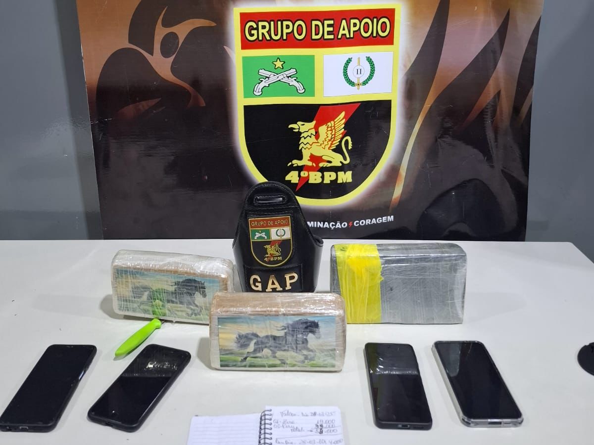 PM prende dois homens por tráfico de drogas e apreende tabletes de pasta base e cocaína