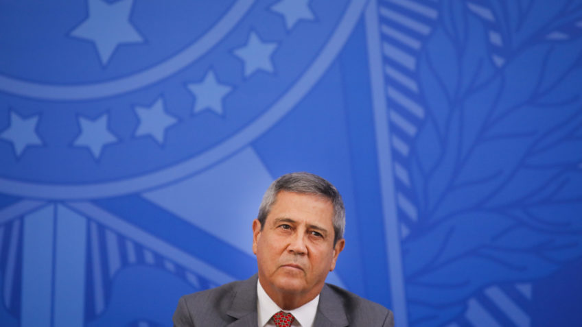 Defesa de Braga Netto pede revogação de prisão após acareação