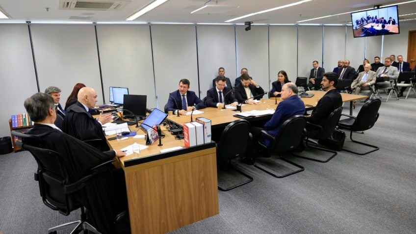 "Minuta" de Bolsonaro era semelhante a de Torres, diz Freire Gomes