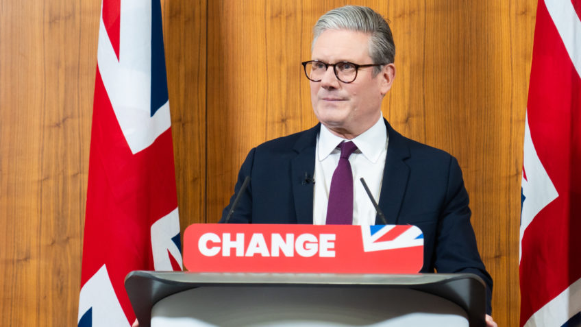 Sob Keir Starmer, Reino Unido endurece estratégia de segurança