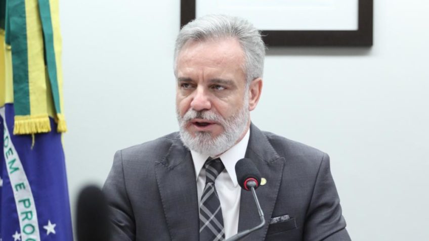 Líder do Republicanos critica Lula por não sancionar Dia Brasil-Israel