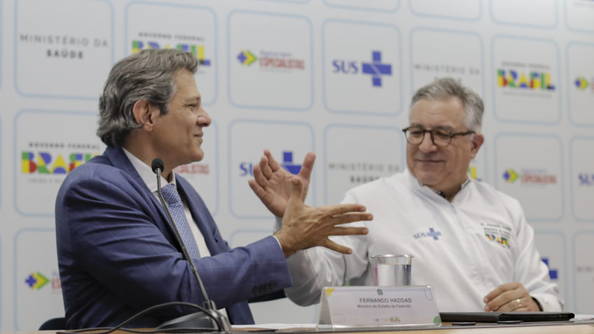 Governo troca dívidas de hospitais privados por serviços ao SUS