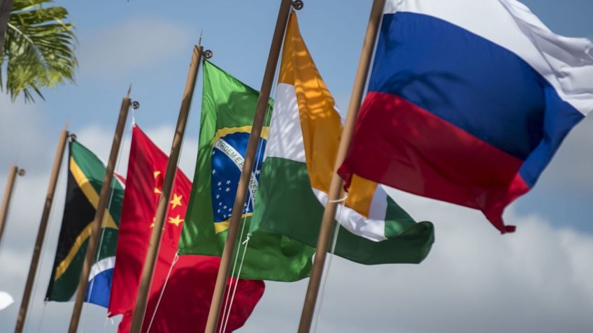 Brics se diz preocupado com ataques ao Irã após conflito terminar