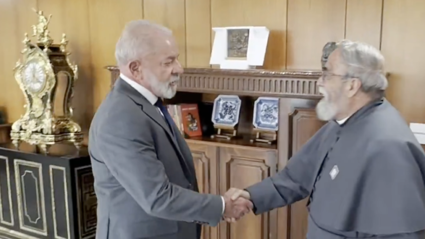 Lula se encontra com padre Antônio Maria no Palácio do Planalto