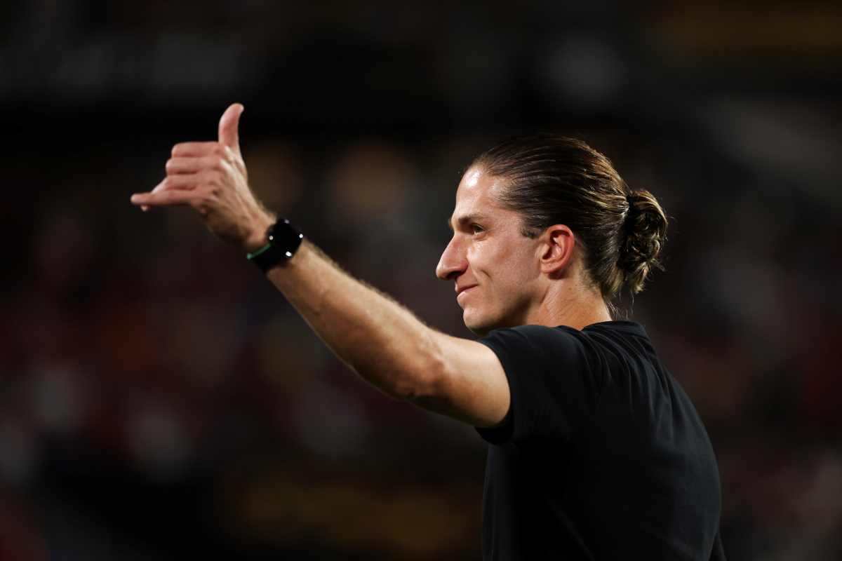 Torcida de clube espanhol pede Filipe Luís como treinador; entenda