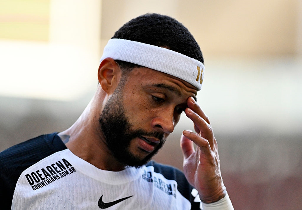Ultimato: Memphis Depay notifica Corinthians por dívida milionária