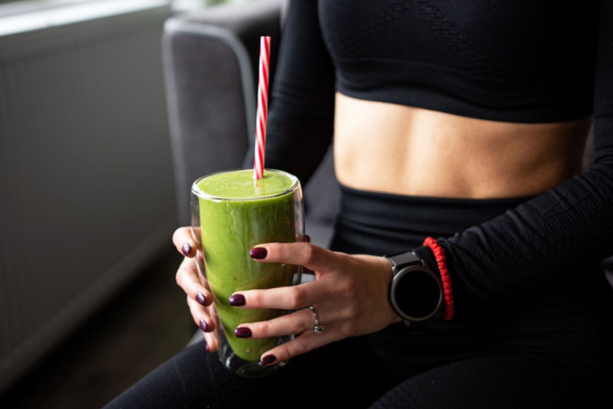 Esse suco prático ajuda na digestão e acelera o metabolismo
