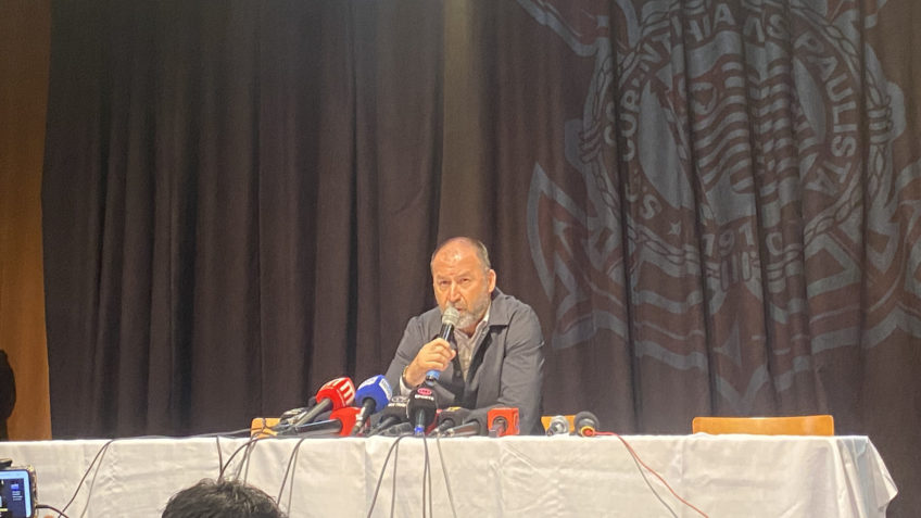 Augusto Melo triplicou multa de dirigente horas antes de afastamento, diz portal