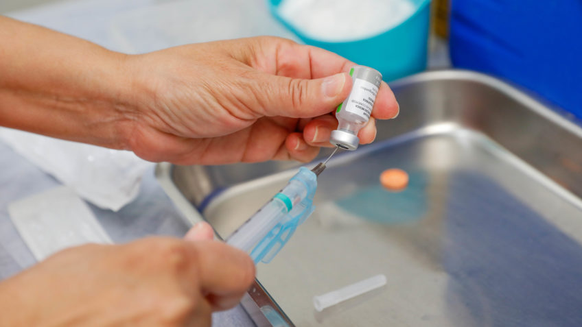 Vacina do Butantan contra dengue estará disponível em 2026, diz ministro