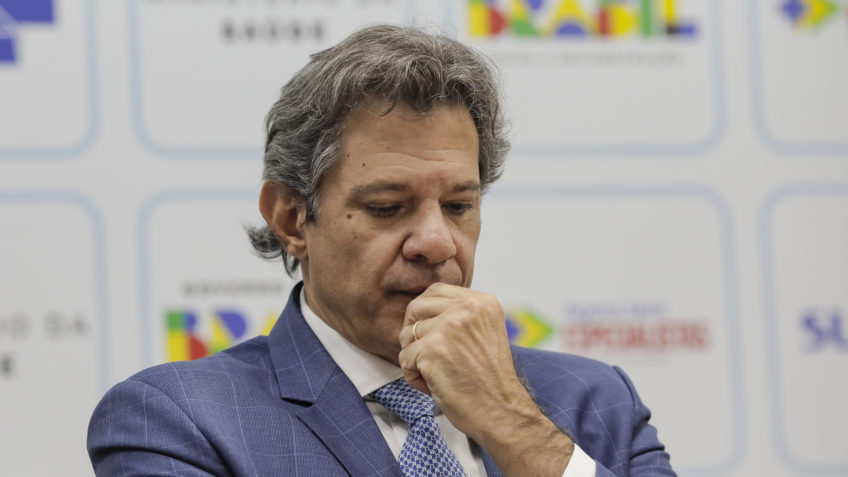 Oposição critica Haddad por querer reverter queda do IOF no STF