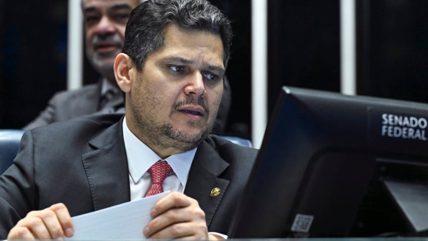Alcolumbre promulga Lei do Dia da Amizade Brasil-Israel no Congresso