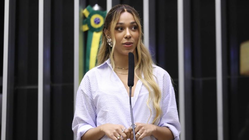 Subprocurador aciona o TCU por maquiadores no gabinete de Erika Hilton