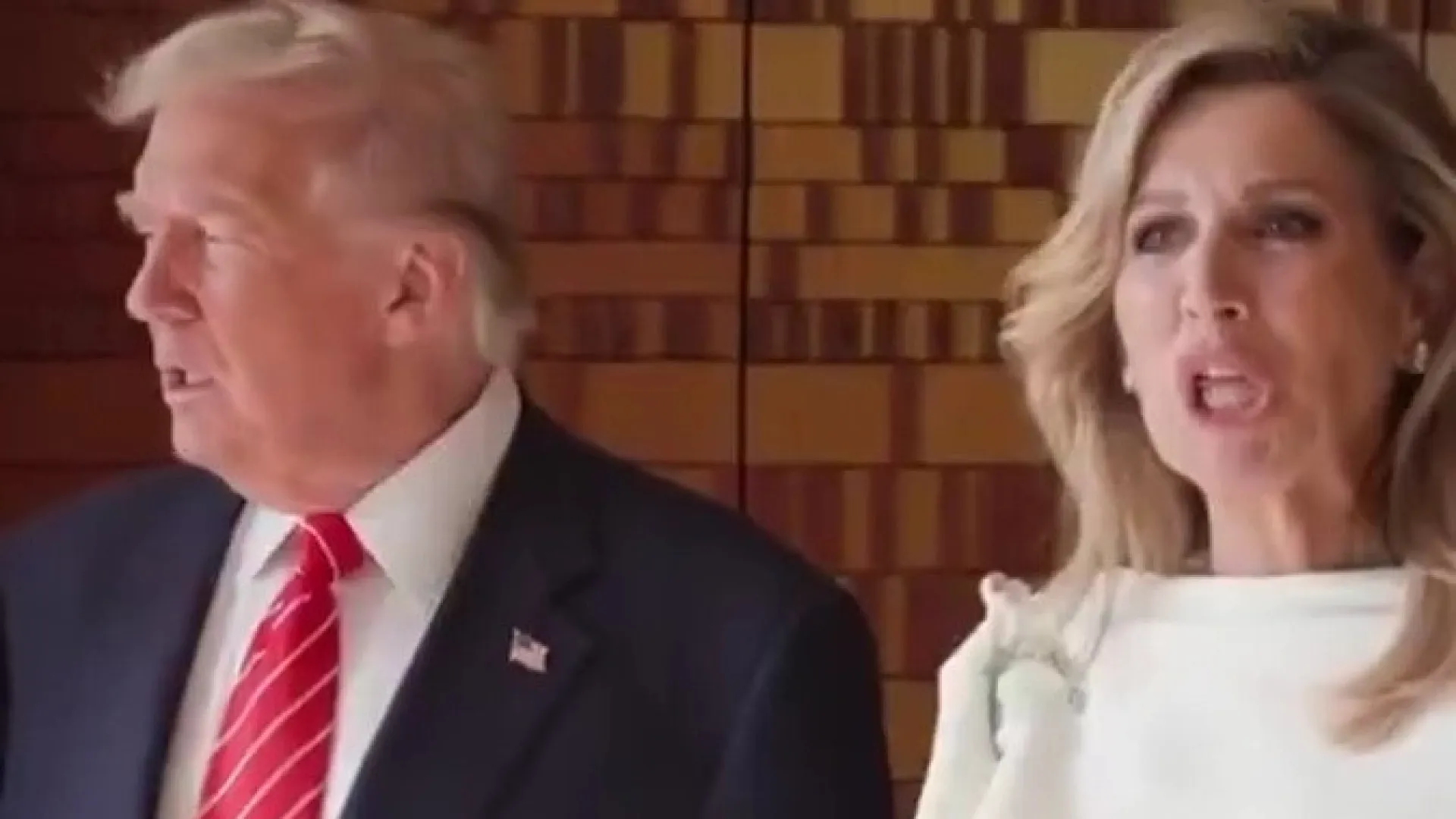 Rainha dos Países Baixos 'imita' Trump em encontro; vídeo