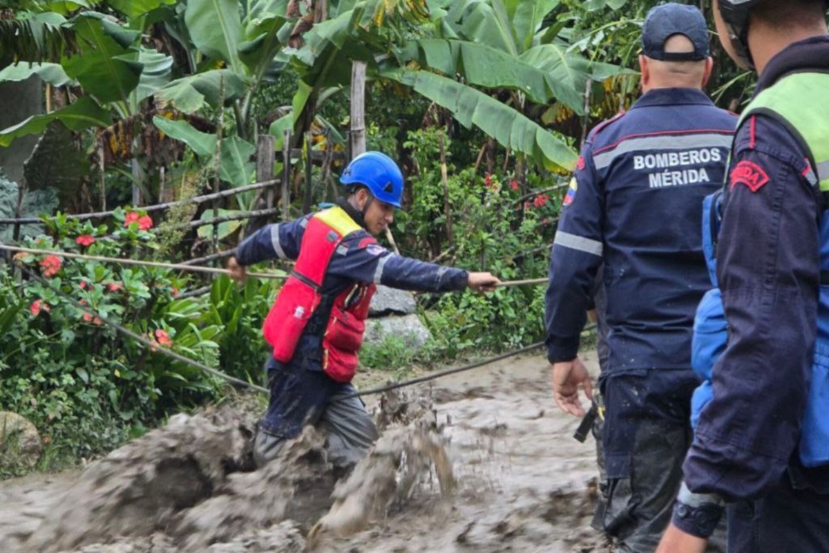 Venezuela: chuvas intensas destroem casas e pontes. Vídeo