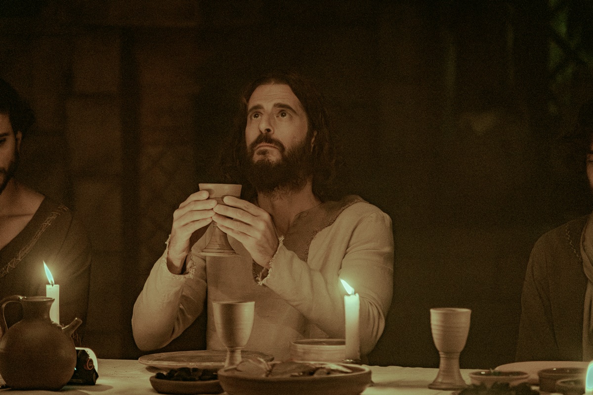 Jesus de The Chosen encontra papa Leão XIV no Vaticano